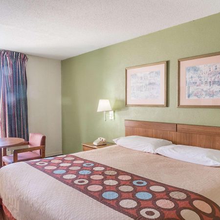 Super 8 By Wyndham Tifton Hotel Kültér fotó