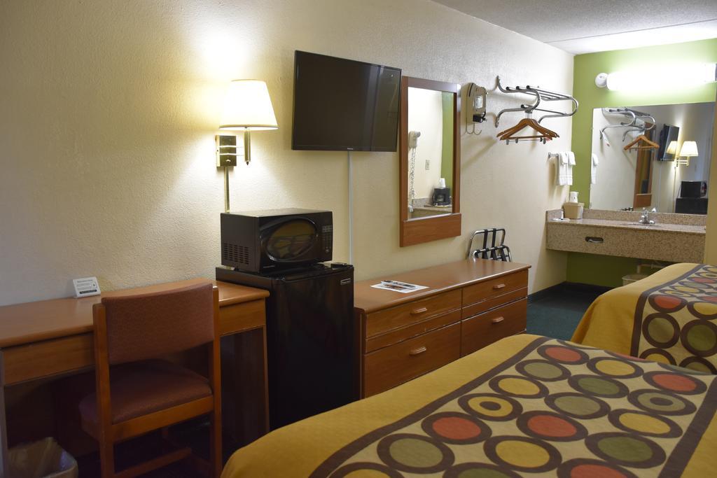 Super 8 By Wyndham Tifton Hotel Kültér fotó