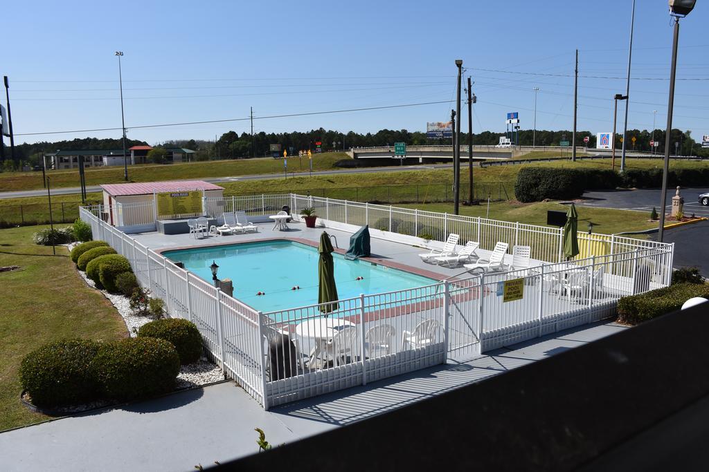 Super 8 By Wyndham Tifton Hotel Kültér fotó